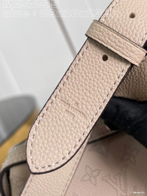 x VUITTON 13CM Hand 29 x PM - 18 LOUIS It All 0125